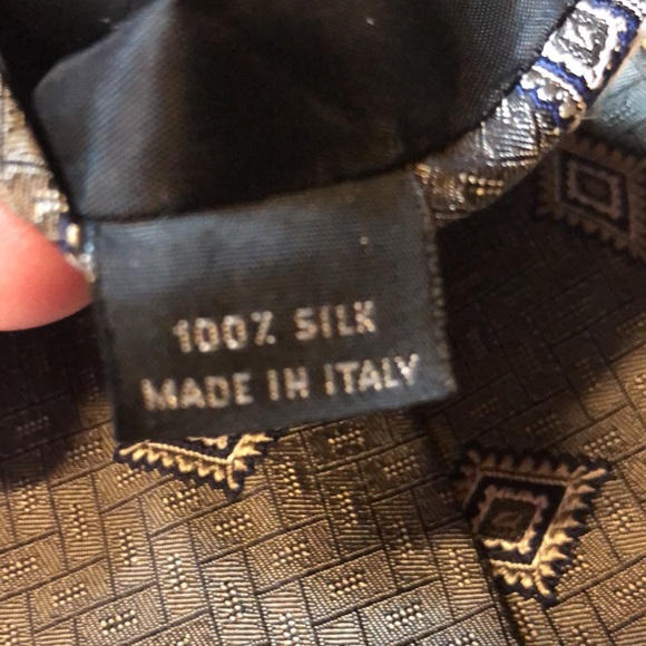 HICKEY FREEMAN 100% silk Made In Italy Muted Grey Blue Textured
Geometric NEW - Picture 7 of 16